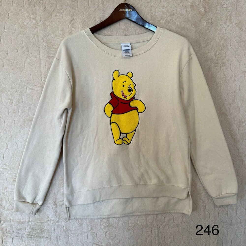 Disney Womens Winnie The Pooh Cream Sweatshirt Sz M Crewneck Soft‎ Cozy 3D